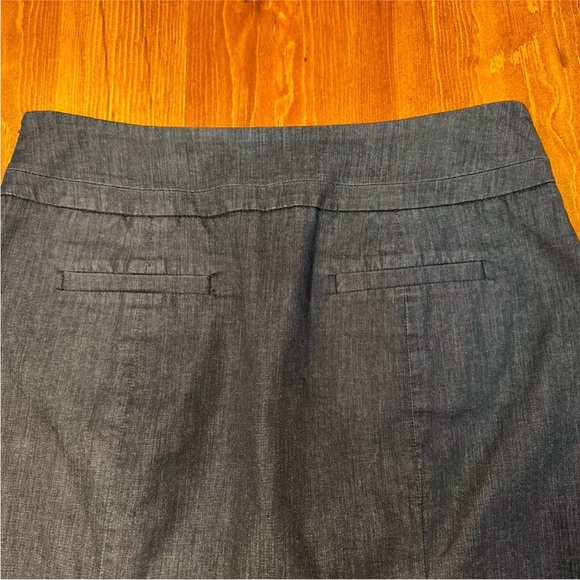 Ann Taylor Loft Size 4 Pencil Skirt Dark Blue Denim-Like Knee Length Pockets - Picture 9 of 13